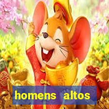 homens altos sarados pelados